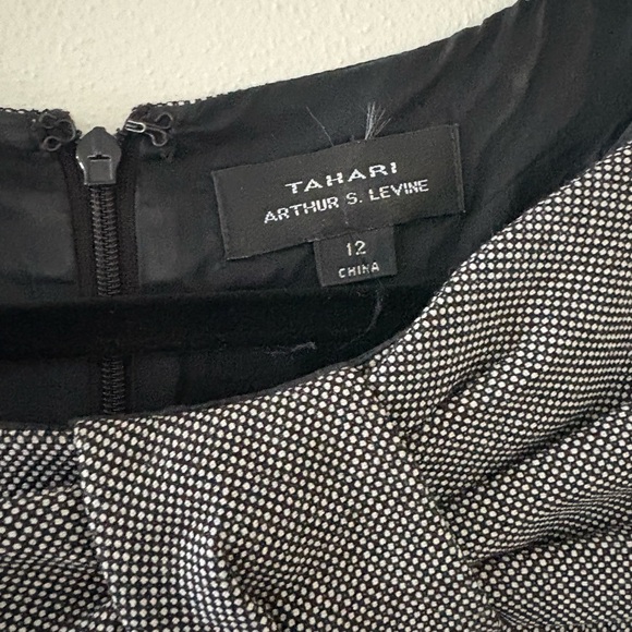 Tahari Elegant Gray Dress with Bow Detail - Picture 4 of 6